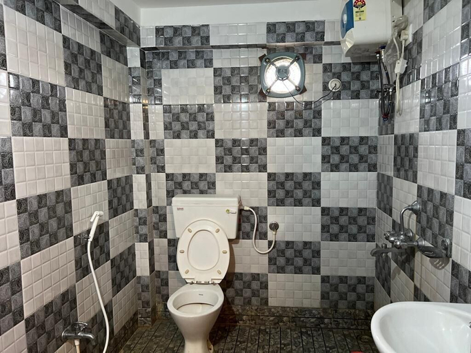 Bathroom 3, Kadambini Jungle Resort, Jalpaiguri