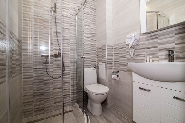 Bathroom 3, Brand New Apartment With Pool, gym and Playground, Avren