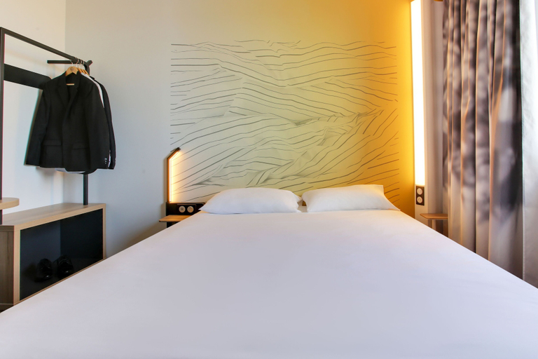 Bedroom 5, B&B HOTEL Reims Croix Blandin, Marne
