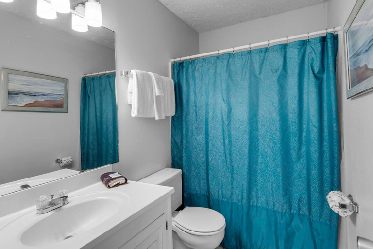 Bathroom 3, Emerald Winds, Bay