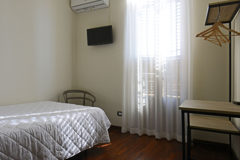 Bedroom 5, Hotel Roma 62, Palermo
