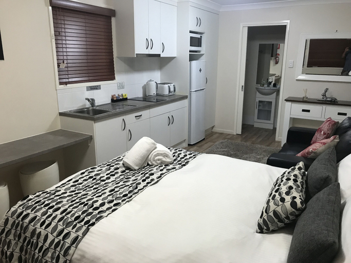 Bedroom 3, Tasman Holiday Parks - Torquay Palms, Hervey Bay - Pt A