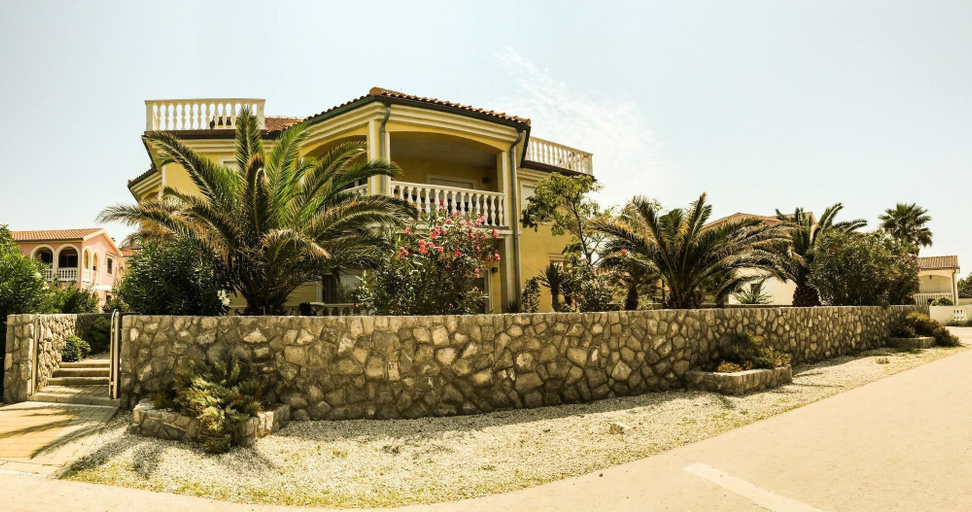 Exterior & Views 2, Apartments Dernaj, Vir