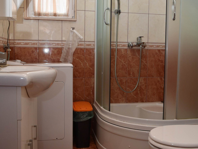 Bathroom 3, Apartment Manigo, Supetar