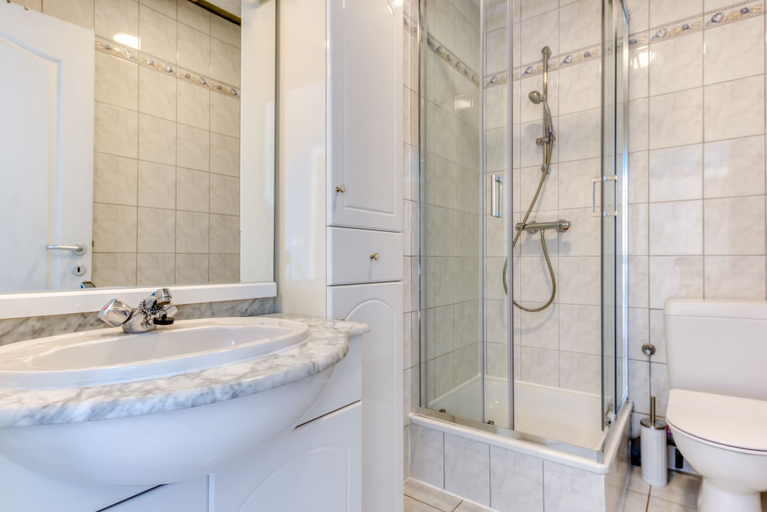 Bathroom 4, Domaine de Wisbeley, Luxembourg