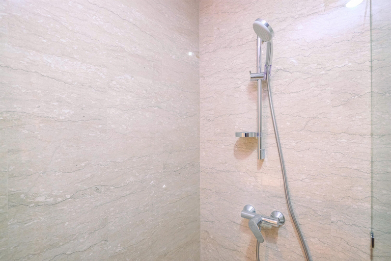 Bathroom 3, Comfy And Cozy 2Br At Menteng Park Apartment, Jakarta Pusat