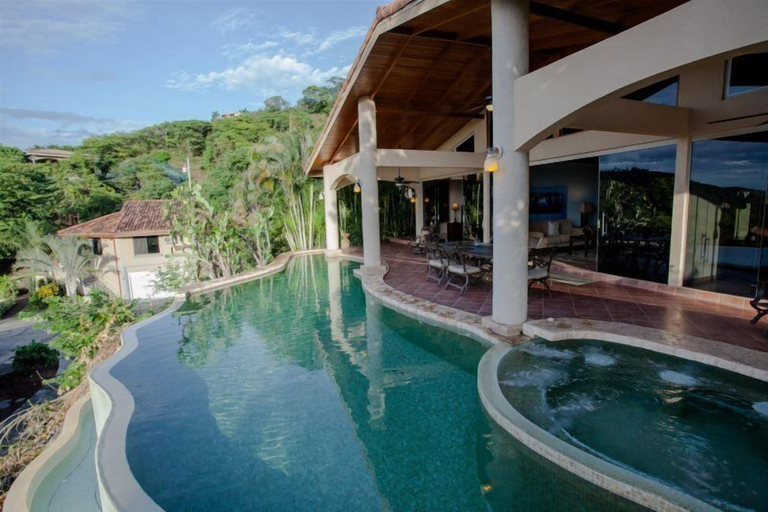 Sport & Beauty 2, Casa Picapiedra, Carrillo