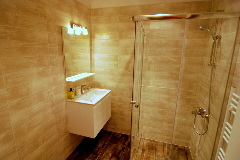 Bathroom 3, Baratero Wooden House Apartment, Stolichna