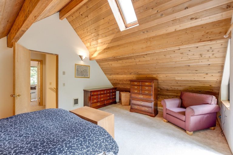 Bedroom 2, 43SL - Hot Tub - Pets Ok - BBQ - WiFi - D/W, Whatcom