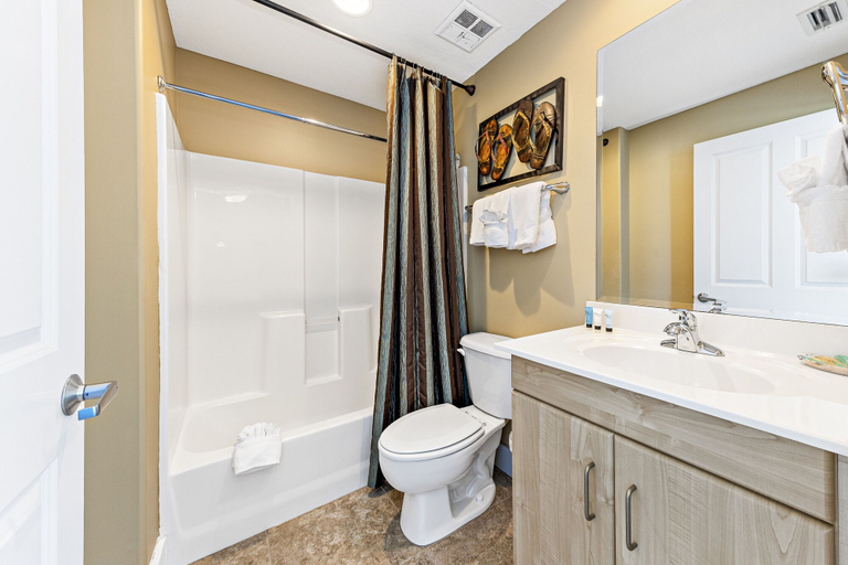 Bathroom 5, Island Tower 701, Baldwin