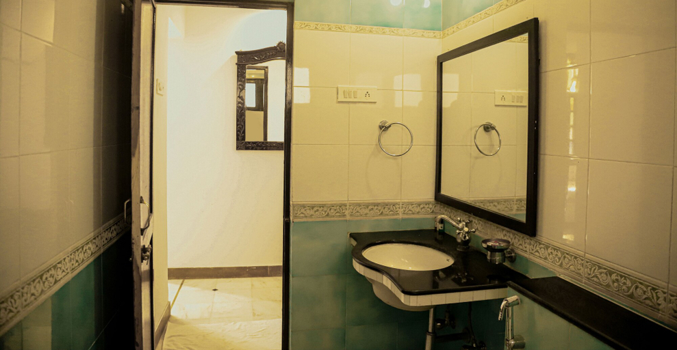 Bathroom 4, Ranakpur Hill Resort, Pali