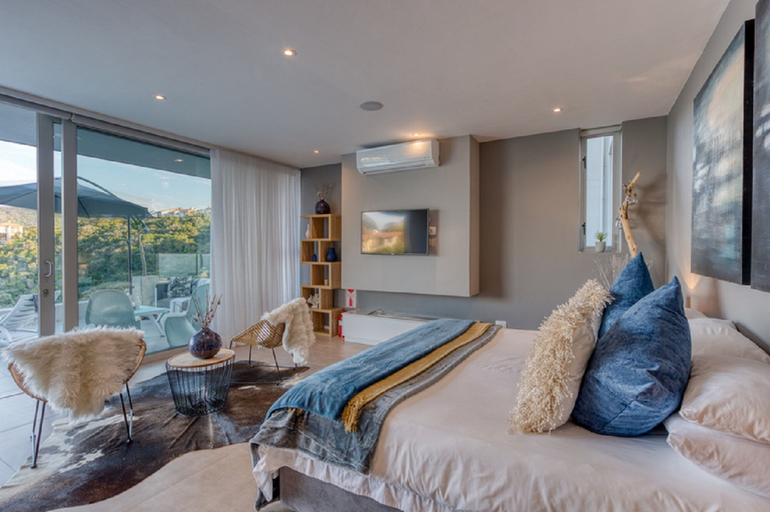 Bedroom 5, Crown on the heads, Eden