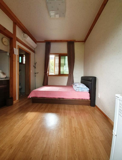 Bedroom 2, Sun Rise Pension, Suncheon