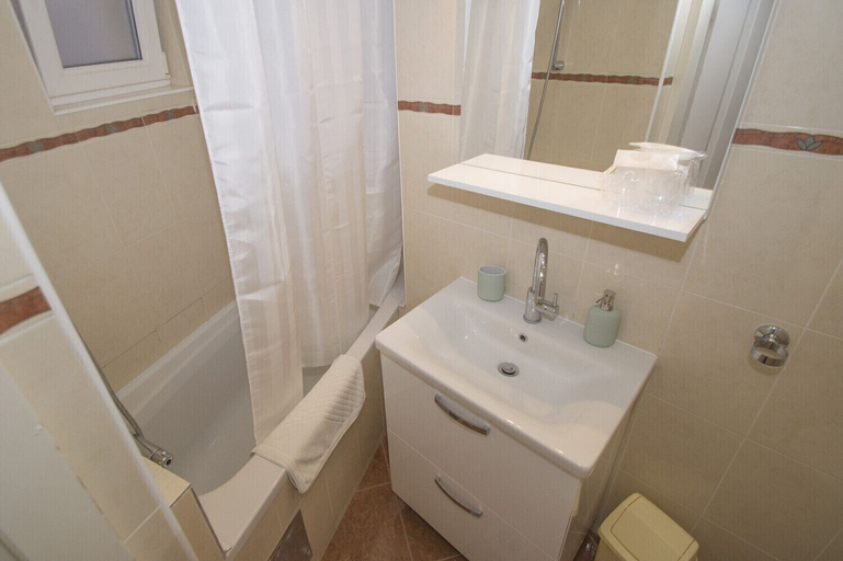 Bathroom 3, Confluence Apartments, Korčula
