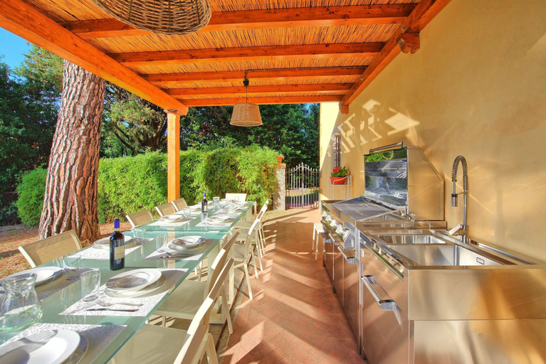 Food & Drinks 5, Inviting 6-bed House in Brindisi, Brindisi
