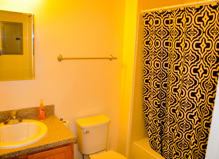 Bathroom, AnYi Guesthouse JFK, New York