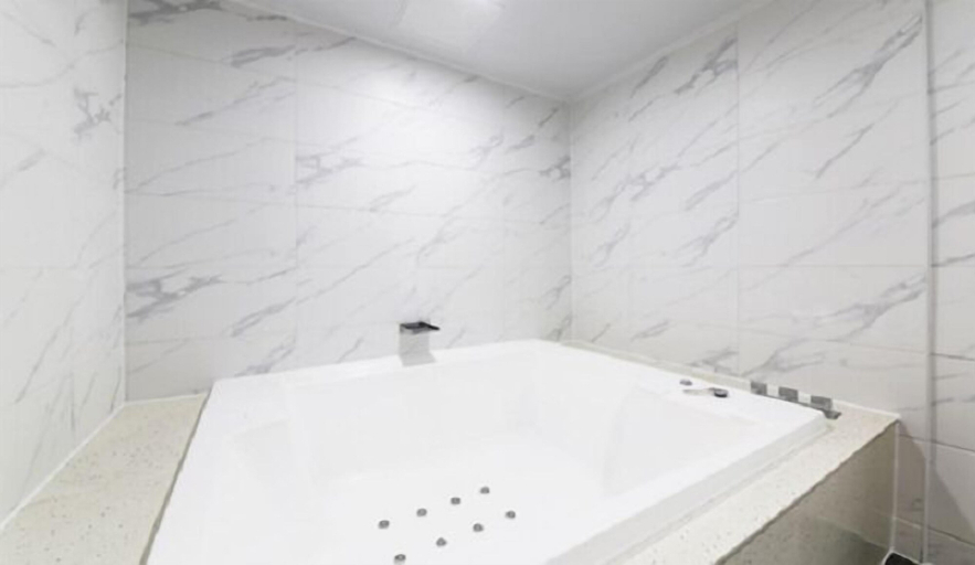 Bathroom 3, Hotel Zeta, Haeundae
