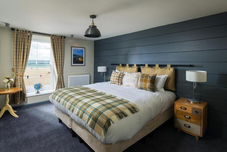 Bedroom 2, Lifeboat Inn, Cornwall