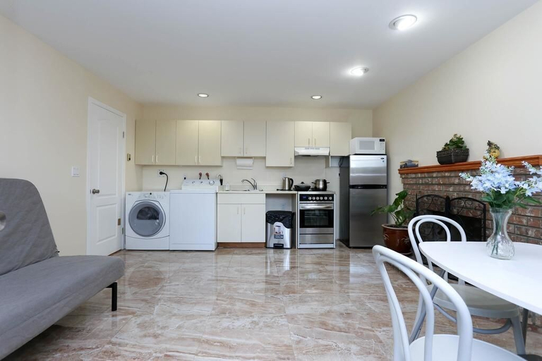 Others 4, Grand Spacious Suite near YVR by Elevate Rooms, Greater Vancouver