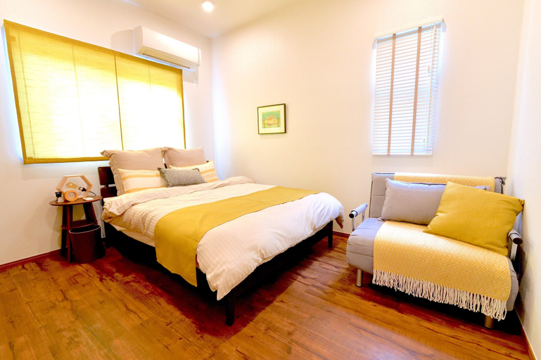Bedroom 2, Annex B Onna, Onna