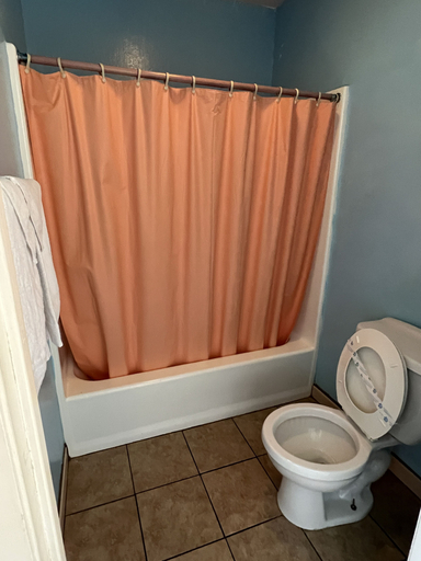 Bathroom, Deluxe Inn LA, Los Angeles