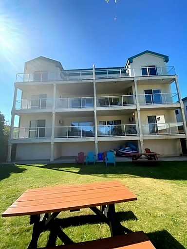 Exterior & Views 2, Richter Pass Beach Resort, Okanagan-Similkameen