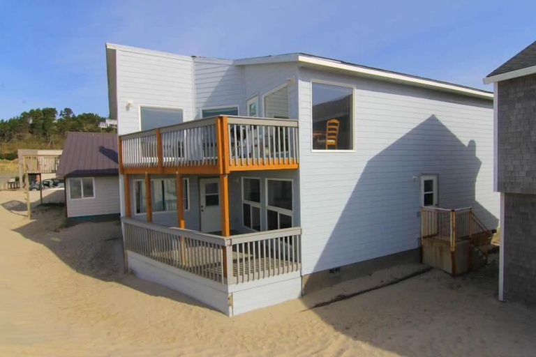 Exterior & Views 2, Ocean Waves 1, Tillamook