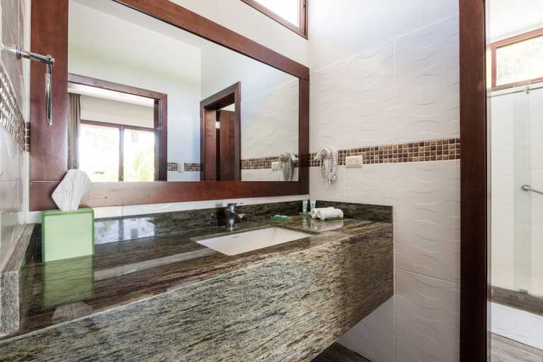 Bathroom 4, Paraiso Rainforest and Beach Hotel, Omoa