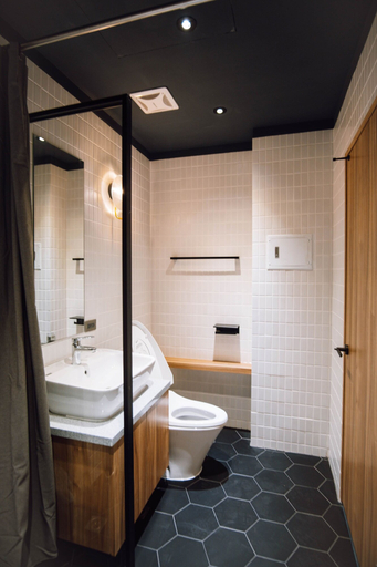 Bathroom 4, Hotel Drizzle, Keelung