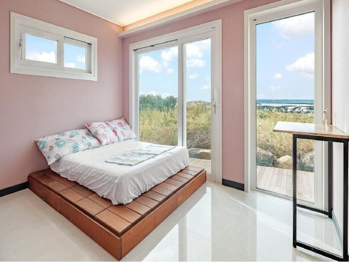Bedroom 3, Jeju Sihyeonuipungcha Pension, Jeju