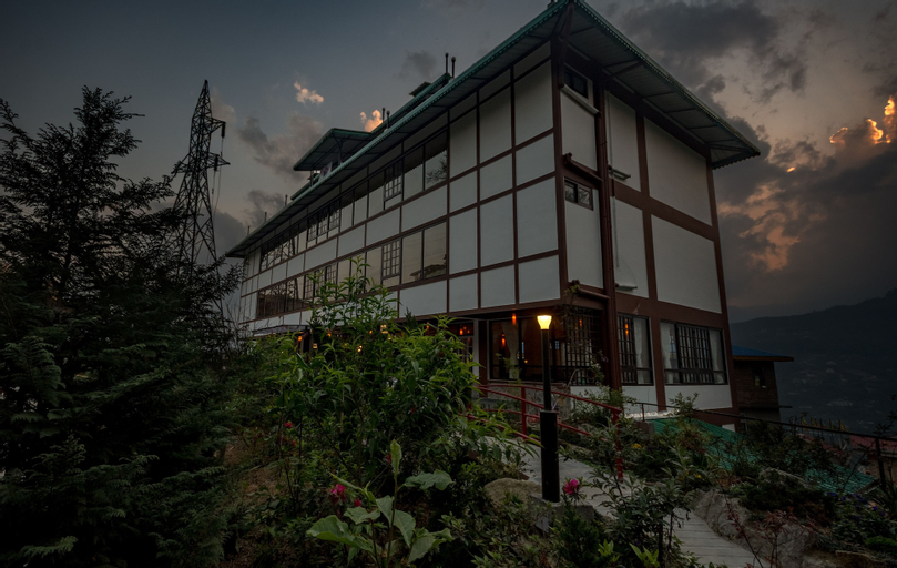 Exterior & Views