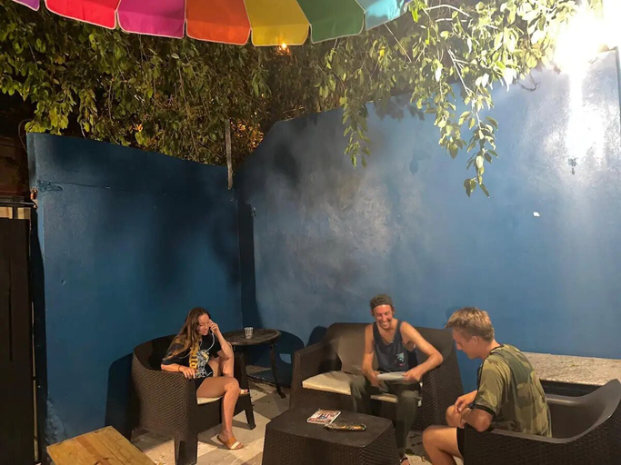 Food & Drinks