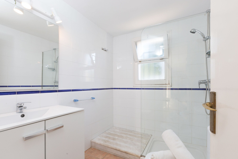 Bathroom 3, Villa Roc pl, Girona