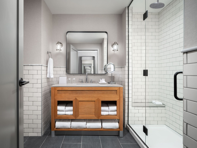 Bathroom 4, Lockwood Hotel, Kennebec