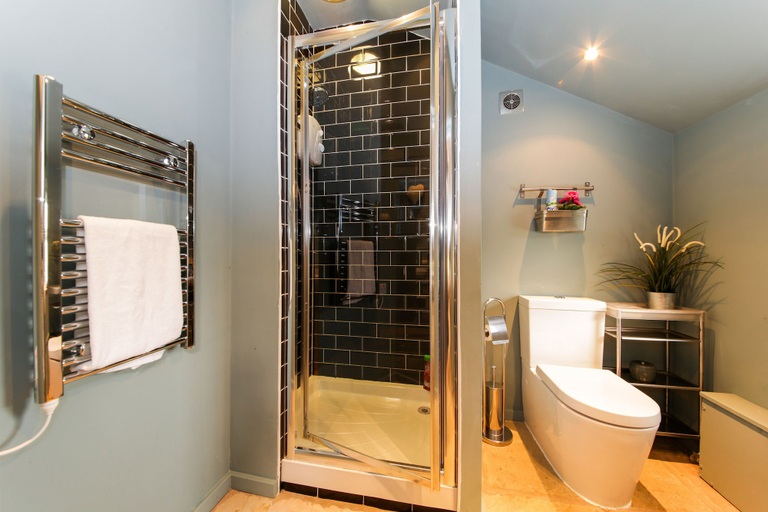 Bathroom 3, The Bothy, Worcestershire