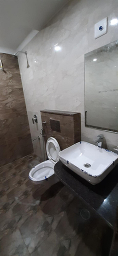Bathroom 3, Hotel Savera Palace, Sirohi