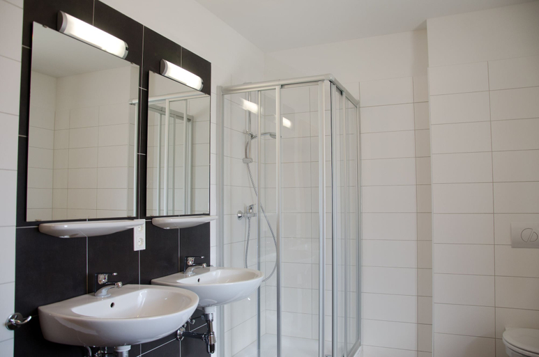 Bathroom 4, Dormio Resort Obertraun, Gmunden