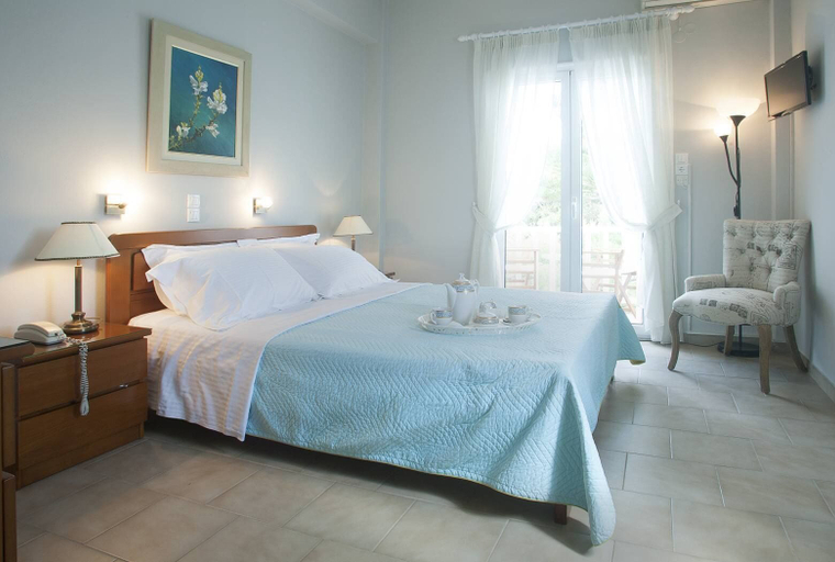 Bedroom 2, HOTEL DOUKISSA, South Aegean