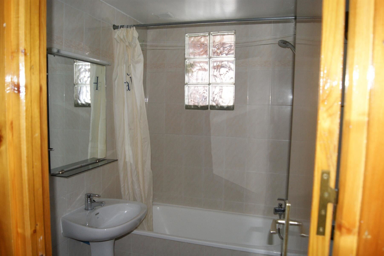 Bathroom 3, Complejo Deusol Soldeu