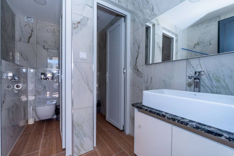 Bathroom 5, N Hotel