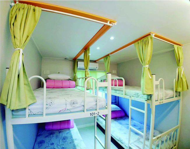 Bedroom 4, The Bomgoro Guest House in Daegu, Buk