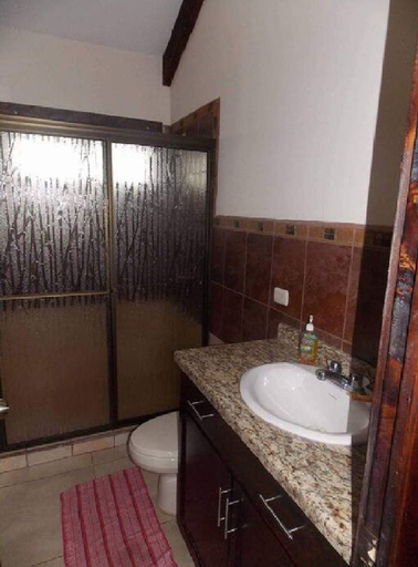 Bathroom, Vistas del Tenorio, Tilarán
