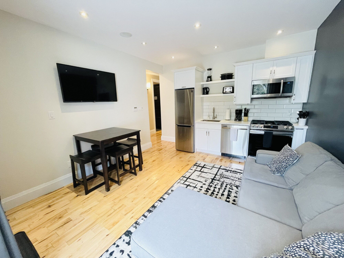 Others 5, Chic Two Bedroom Downtown Condo, Hamilton