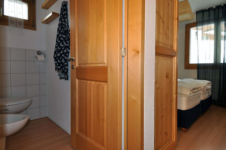 Others 4, Ambiente B12, Raron