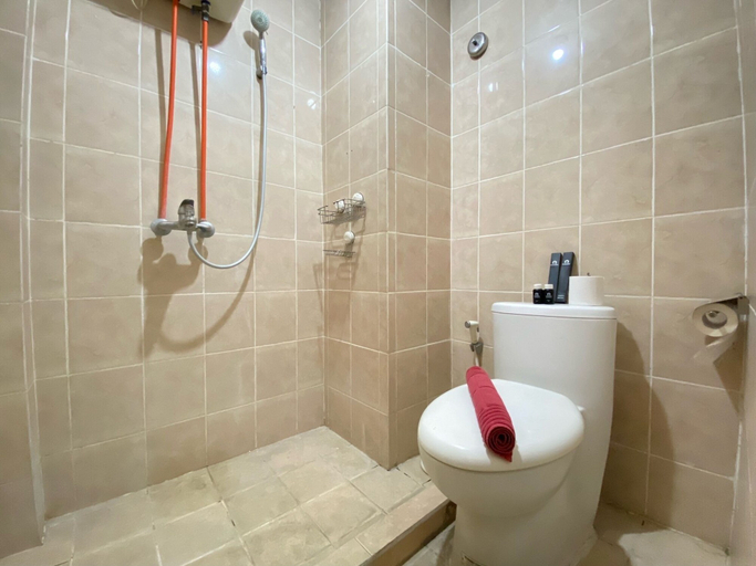 Bathroom 5, Cozy 2Br At Pinewood Apartment Jatinangor, Sumedang