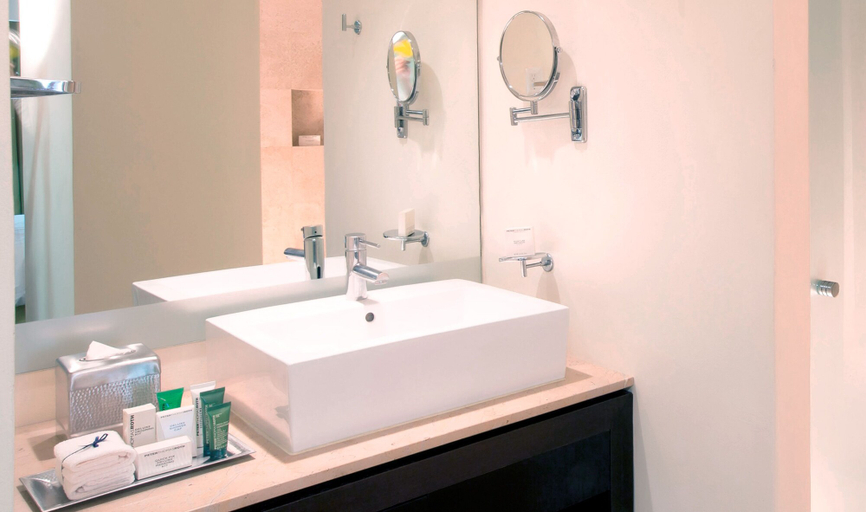 Bathroom 5, Krystal Grand Puerto Vallarta All Inclusive, Puerto Vallarta