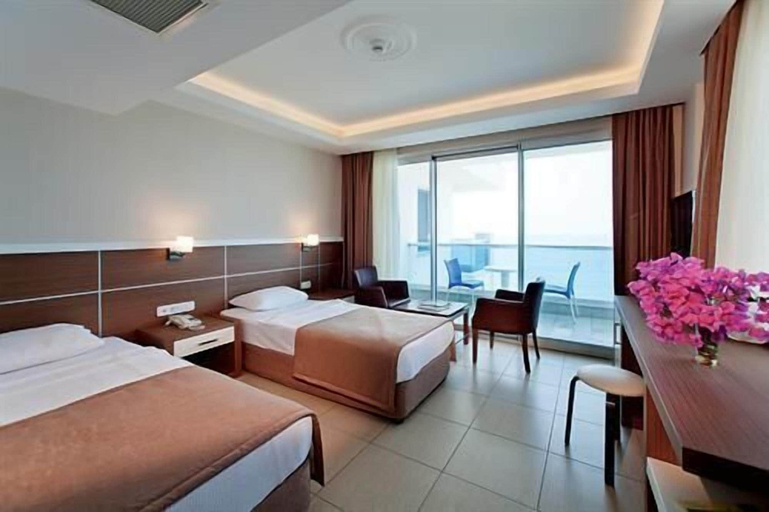 Bedroom 2, Venessa Beach Hotel, Alanya