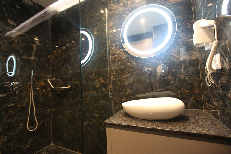 Bathroom 4, Hotel Mare 2, Sarandës