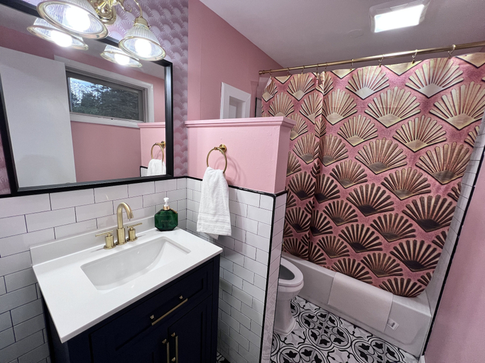 Bathroom 5, The Great Gatsby Motel Inn, Fulton