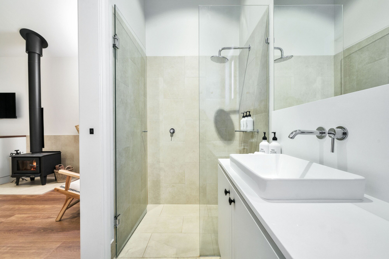 Bathroom 3, Beechmont Estate, Tamborine Mountain